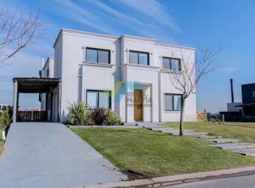 Casa · 343m² · 7 Ambientes · 2 Cocheras · Casa en Venta en Costas, Puertos, Escobar