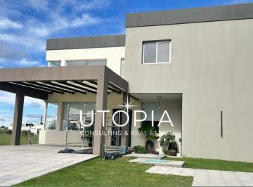 Casa · 240m² · 6 Ambientes · 4 Cocheras · Alquiler Casa 6 Ambientes Amoblada, en Barrio Terralagos, Canning