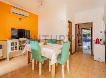 Casa · 93m² · 3 Ambientes · 1 Cochera · Venta PH 3 Ambientes con Cochera, Patio y Terraza - Acepta Permutas
