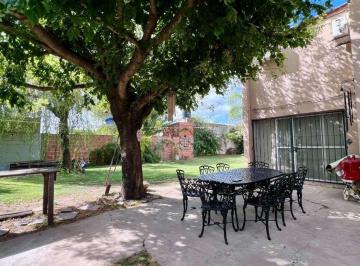 Casa · 80m² · 4 Ambientes · 2 Cocheras · Casa en Venta Lobos 3 Dorm. Parque Cochera