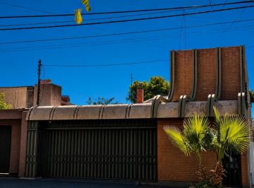 Casa · 380m² · 12 Ambientes · 2 Cocheras · Cocucci Inmobiliaria Vende Casa en La Quinta Seccion