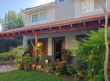 Casa · 140m² · 5 Ambientes · 3 Cocheras · Casa - Temperley Este