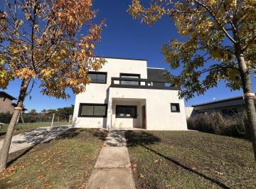 Casa · 224m² · 6 Ambientes · 4 Cocheras · Venta Casa 6 Ambientes en San Pablo Pilar
