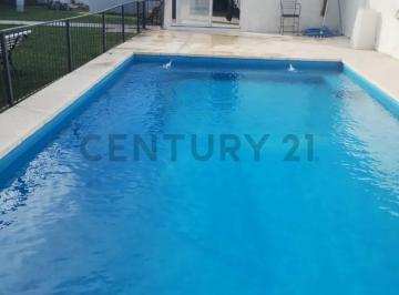 Casa · 408m² · 7 Ambientes · 1 Cochera · Casa en Bloque con Quincho y Pileta en Pilar Villa Rosa