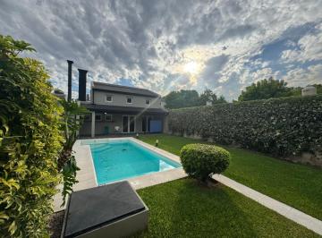 Casa · 251m² · 6 Ambientes · 2 Cocheras · Casa en Alquiler Parque Pileta Quincho 4 Dorm.