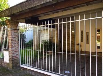 Casa · 300m² · 3 Ambientes · 2 Cocheras · Casa en Venta a Modernizar en Excelente Zona de Castelar Norte!