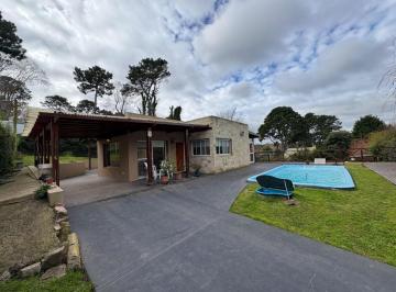 Casa · 147m² · 3 Ambientes · 3 Cocheras · Casa Moderna de 3 Ambientes con Pileta en Sierra de Los Padres