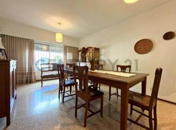 Casa · 186m² · 8 Ambientes · 1 Cochera · Venta Casa de 3 Dorm. con Cochera, Patio y Quincho en Barrio Belgrano, Rosario