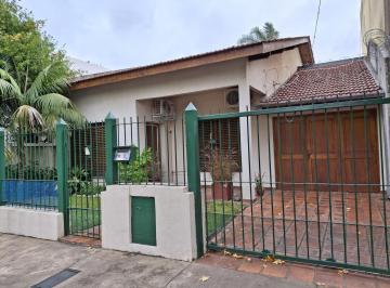 Casa · 200m² · 3 Ambientes · 4 Cocheras · Casa en Venta en Olivos, en Una Planta, Sobre Lote de 500 m².