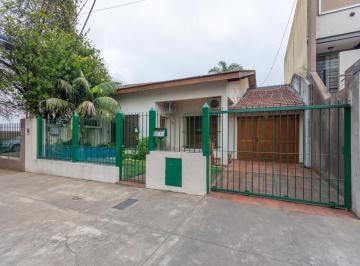 Casa · 200m² · 3 Ambientes · 4 Cocheras · Casa en Venta en Olivos, en Una Planta, Sobre Lote de 500 m².