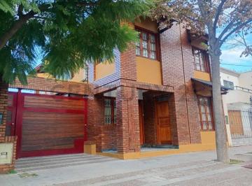 Casa · 200m² · 9 Ambientes · 1 Cochera · Casa en Alquiler Temporario Lujan de Cuyo