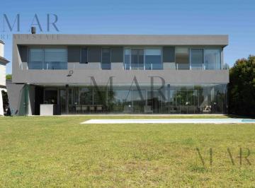 Casa · 590m² · 7 Ambientes · 6 Cocheras · Casa en Venta en El Golf, Nordelta con 5 Dorm. en Suite y Vista Al Golf