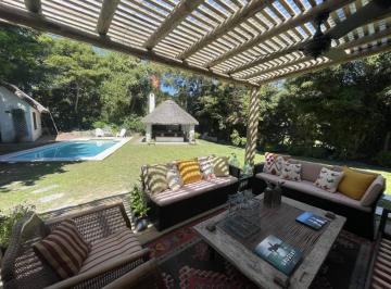 Casa · 3 Dormitorios · 2 Cocheras · Alquiler de Casa a 2 Cuadras de La Playa, Parada 20 de La Brava - Punta del Este