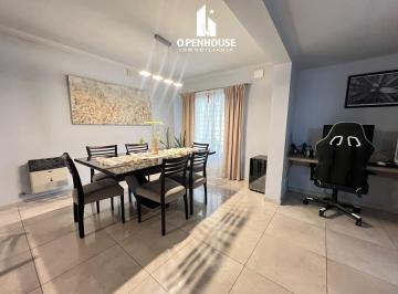 Casa · 122m² · 3 Dormitorios · 2 Cocheras · Openhouse Vende Casa en Barrio Cementista Residencial
