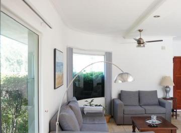Casa · 342m² · 5 Ambientes · 2 Cocheras · Venta de Casa 4 Dorm. en B° Belgrano C/ Pileta Doble Garage y Doble Ingreso