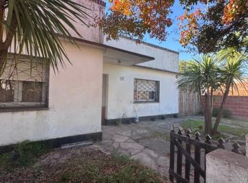 Casa de 1 ambiente, Carmen de Areco · Amplia Propiedad con Parque y Arboleda, Cerca del Centro de Carmen de Areco.