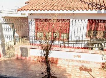 Casa · 242m² · 4 Ambientes · 1 Cochera · Venta Casa 3 Dorm. B° Patricios
