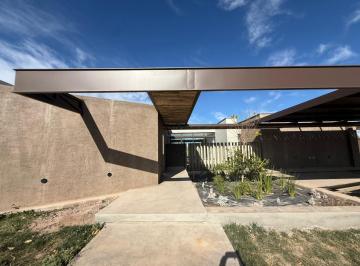 Casa · 216m² · 3 Dormitorios · 2 Cocheras · Casa en B° Gran Boedo - Lujan de Cuyo