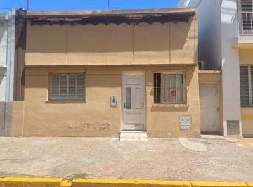 Casa · 68m² · 4 Ambientes · Casa Rafaela Castellanos 2 Dorm. 30 de Octubre Céntrica a Refaccionar Rentabilidad