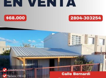 Casa de 6 ambientes, Puerto Madryn · Casa Calle Bernardi