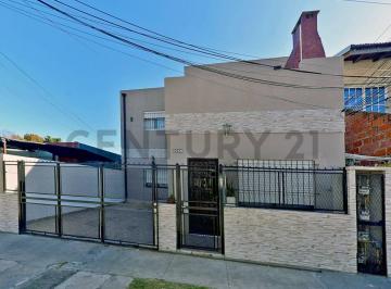 PH · 95m² · 4 Ambientes · 1 Cochera · Venta PH 4 Ambientes con Terraza Parrila y Garage en Castelar
