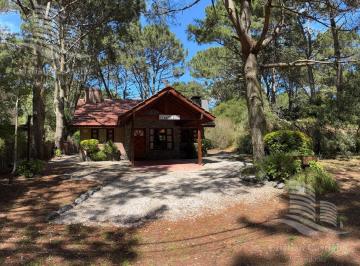 Casa · 80m² · 3 Ambientes · 1 Cochera · Casa Tipo Chalet Amoblada en Mar de Las Pampas en Venta
