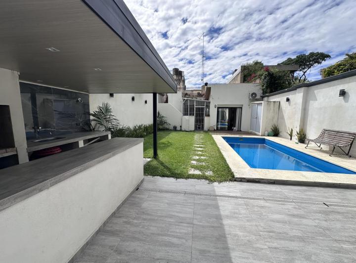 Casa · 311m² · 6 Ambientes · 1 Cochera