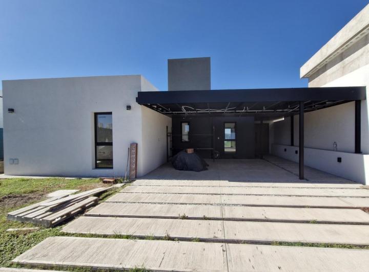 Casa · 135m² · 4 Ambientes · 2 Cocheras