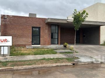 Casa · 190m² · 6 Ambientes · 2 Cocheras · Casa en Distrito Sur Toda en Pb! Entrega Inmediata!