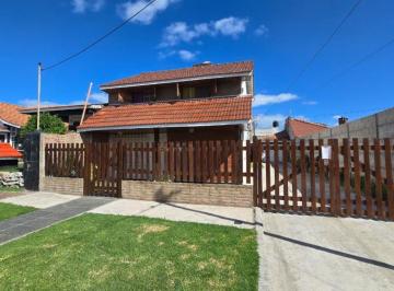 Casa de 4 ambientes, Santa Clara del Mar · Chalet en Venta 4 Ambientes + Departamento 2 Ambientes, a 50 m del Mar, Santa Clara del Mar.
