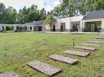 Campo · 603ha · 12 Ambientes · 2 Cocheras · Destacada Casa Sobre La Costa en Balneario El Ensueño