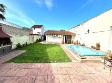 Casa · 100m² · 4 Ambientes · 4 Cocheras · Venta Casa 4 Ambientes con Jardin y Pileta Ituzaingo Norte
