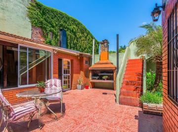 Casa · 231m² · 5 Ambientes · 2 Cocheras · Venta de Casa Sobre Lote Propio de 5 Ambientes en Villa Soldati. 3 Cocheras, 2 Patios y Quincho.