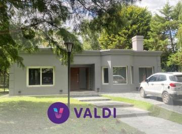 Casa · 148m² · 4 Ambientes · 1 Cochera · Casa en Alquiler - Barrio El Lauquen, Canning