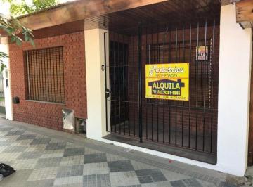 Casa de 3 ambientes, Esteban Echeverría · Hermosa Casa 3 Ambientes en Alquiler en Zona Centro!