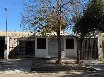 Casa · 112m² · 3 Dormitorios · 2 Cocheras · Casa en Venta en Godoy Cruz