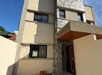 Casa · 110m² · 3 Ambientes · 2 Cocheras · Cf1376 - Casa - 2 Dorm. - Av Centenario y Kolping