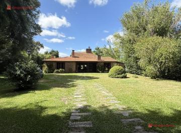Casa · 1958m² · 5 Ambientes · Casa Quinta en Venta en Luján con Pileta y Parque