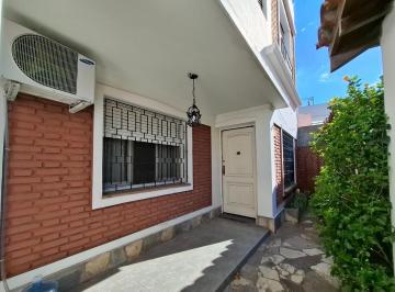 PH · 137m² · 4 Ambientes · 1 Cochera · Cómoda Casa 5 Amb en PH con Coch y Jardín Florida Sin Expens