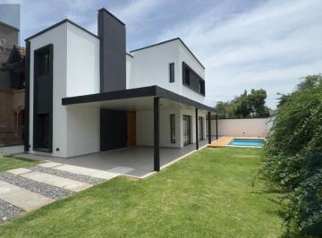 Casa · 150m² · 5 Ambientes · 2 Cocheras · La Carolina ¡Retasada! Casa de 3 Dorm. a Estrenar