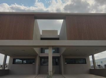 Casa · 180m² · 5 Ambientes · 2 Cocheras · Amplio Duplex de Categoria en B° con Seguridad Chacras Green