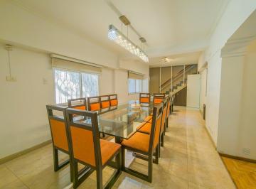 Casa · 254m² · 10 Ambientes · 1 Cochera · Casa Al Frente con Cochera y Terraza Pichincha Enorme