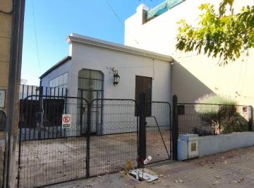 Casa de 2 ambientes, La Plata · Alquiler Casa 1 Dorm C/cochera - 25 y 60 - La Plata