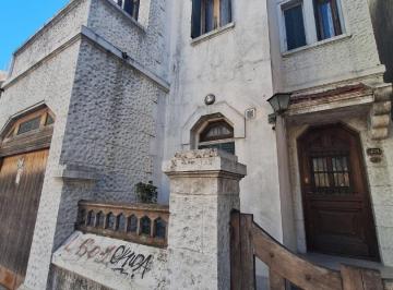 Casa · 298m² · 4 Ambientes · 1 Cochera · Venta Casa Cinco Ambientes San Martin Centro