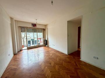 Departamento · 63m² · 3 Ambientes · Depto 3 Amb Al Frente Balcón Corrido de 10.5 m de Largo! Super Luminoso Apto Crédito Paternal