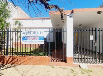 Casa · 75m² · 3 Ambientes · 1 Cochera · Casa en Caseros