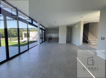 Casa · 211m² · 6 Ambientes · Casa en Venta - Barrio San Matias - Escobar - 3 Dorm. (1 Suite) - a Estrenar