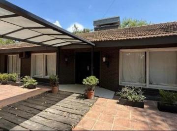 Casa · 310m² · 9 Ambientes · Casa de 6 Dorm. con Jardín y Pileta en La Horqueta - Venta