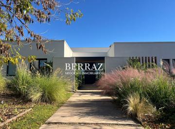 Casa · 228m² · 6 Ambientes · 2 Cocheras · Casa Venta 4 Dorm. Estancias del Pilar, Lote de 1205 m² Pilar