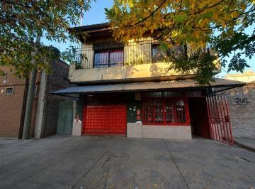 Casa · 110m² · 6 Ambientes · Casa con 2 Locales Comerciales + Monoambiente